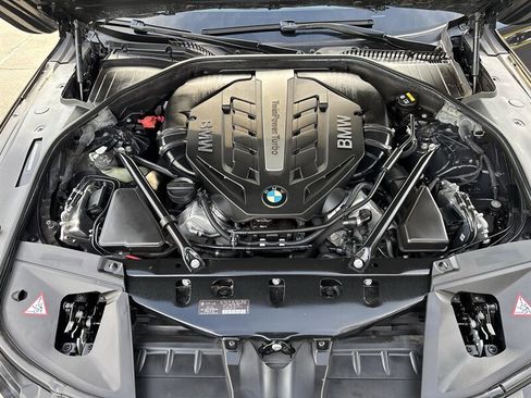 Used 2015 BMW 750i image 41