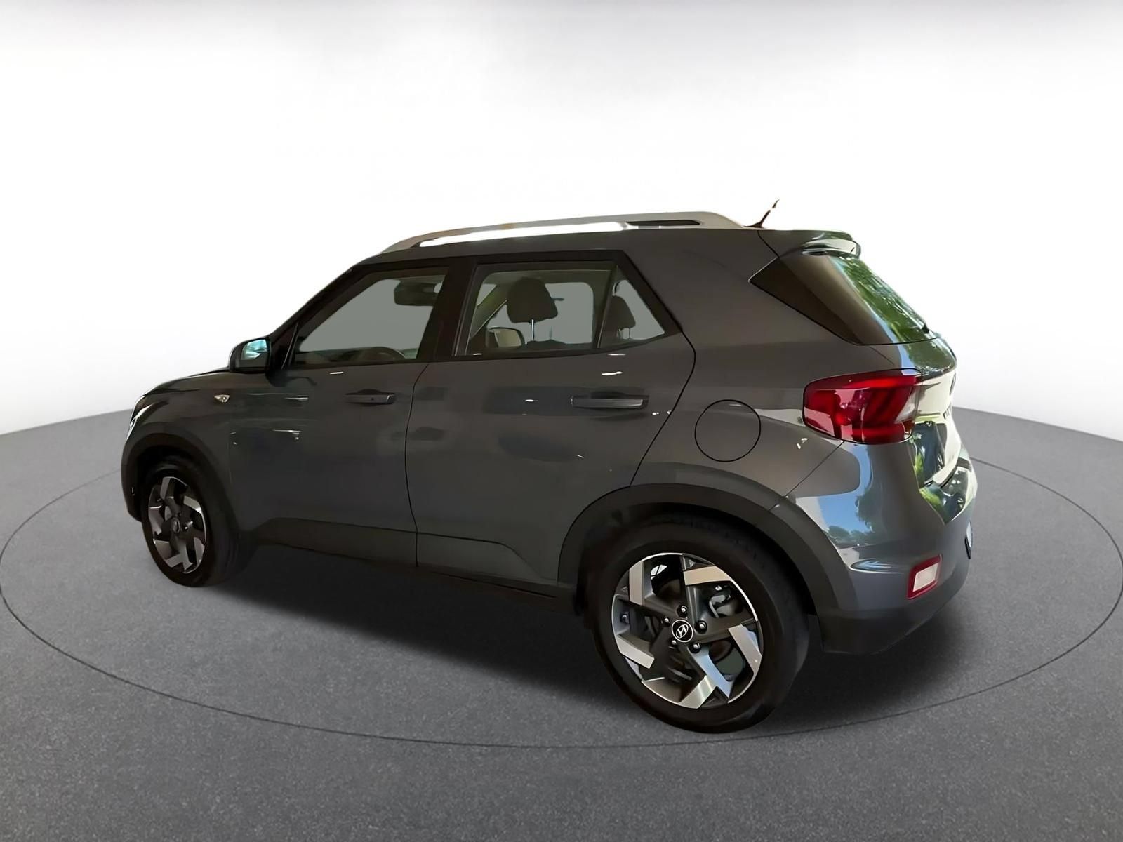 Used 2026 Hyundai Venue SEL FWD image 9
