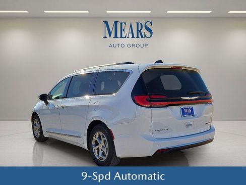 Used 2023 Chrysler Pacifica Limited image 4