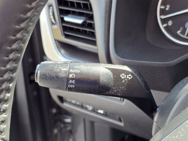 Used 2025 Nissan Rogue SV AWD/4WD image 31