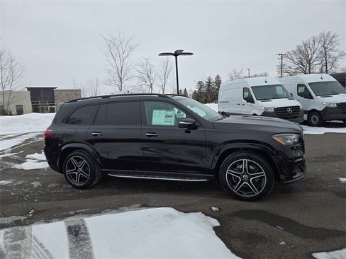 New 2026 Mercedes-Benz GLS 450 4MATIC image 2