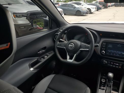Used 2024 Nissan Kicks SR w/ SR Premium Package FWD image 22