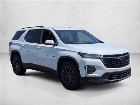 Used 2024 Chevrolet Traverse RS FWD image 3