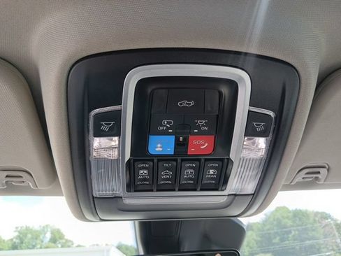 Used 2025 RAM 1500 Laramie AWD/4WD image 38