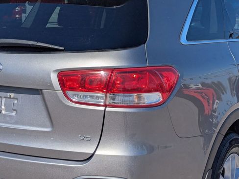 Used 2016 Kia Sorento LX image 7