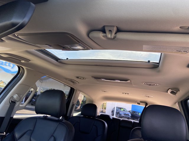 Used 2025 Kia Telluride S FWD image 31