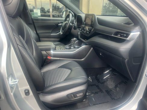 Used 2024 Toyota Highlander XSE image 9