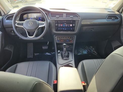 Used 2024 Volkswagen Tiguan SE FWD image 13
