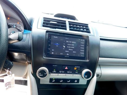 Used 2014 Toyota Camry LE image 10