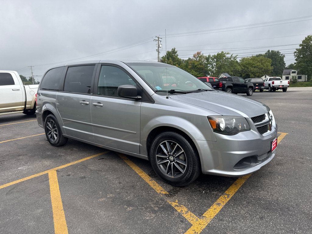 Used 2014 Dodge Grand Caravan SE w/ Quick Order Package 29E SE FWD image 4
