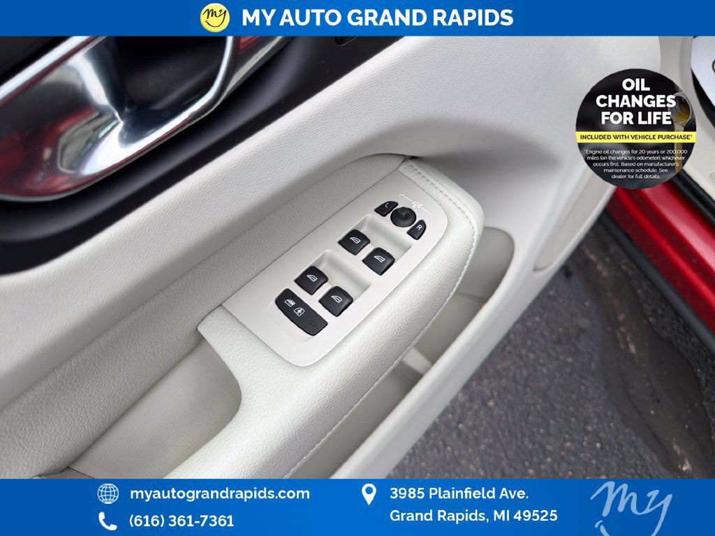 Used 2019 Volvo XC60 T6 Momentum w/ Protection Package Premier AWD/4WD image 11