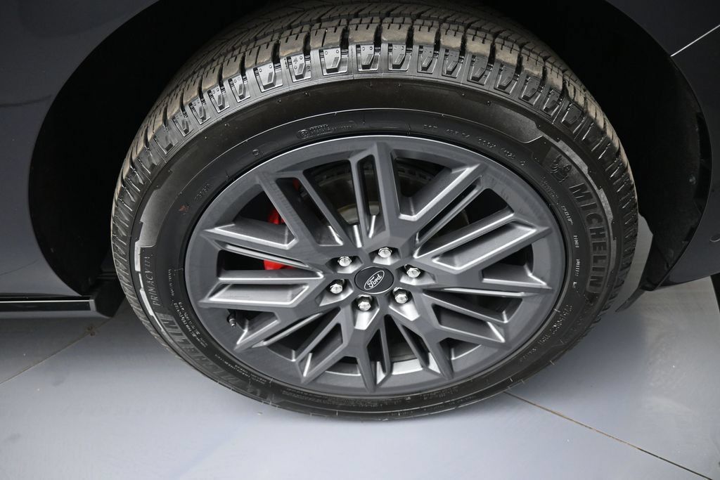 Used 2025 Ford Expedition Platinum w/ Stealth Performance Package AWD/4WD image 15