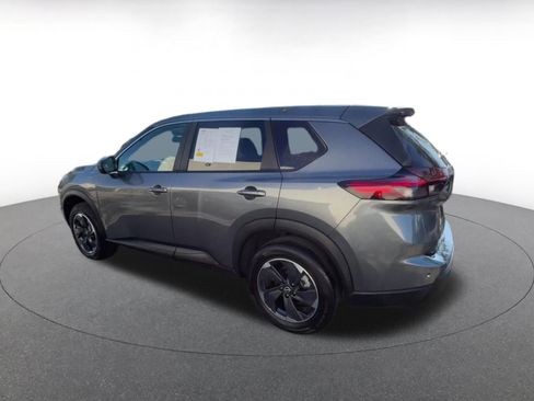 Used 2024 Nissan Rogue SV image 10