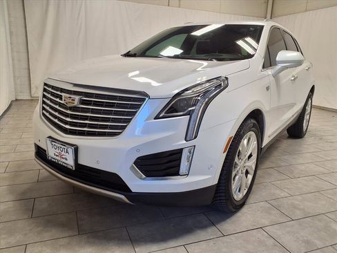 Used 2018 Cadillac XT5 Platinum w/ Driver Assist Package image 3