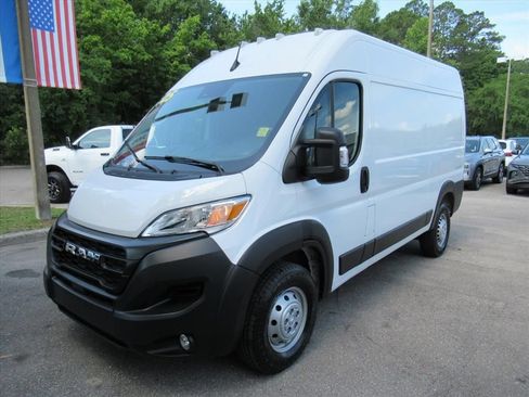 Used 2025 RAM ProMaster 2500 w/ Convenience Group FWD image 3