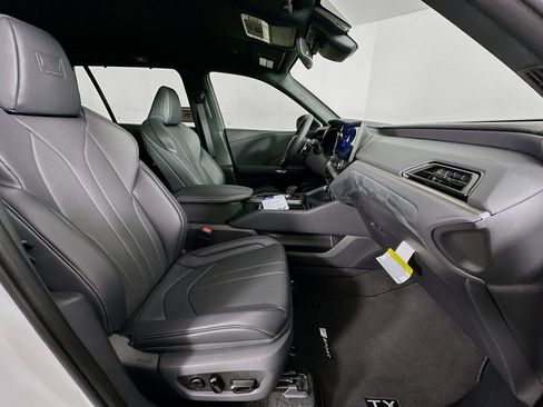 New 2026 Lexus TX 500h AWD image 32