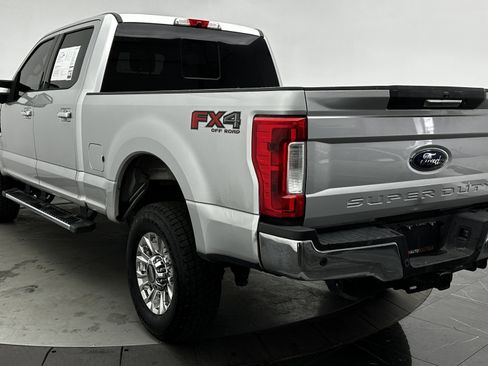 Used 2019 Ford F250 Lariat w/ Chrome Package image 6
