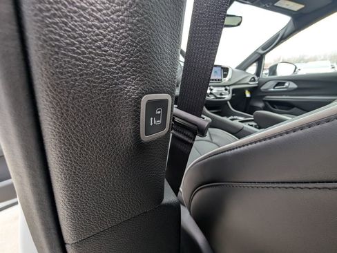 New 2026 Chrysler Pacifica Limited w/ S Appearance Package image 42