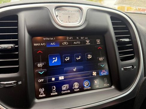 Used 2016 Chrysler 300 Limited image 26