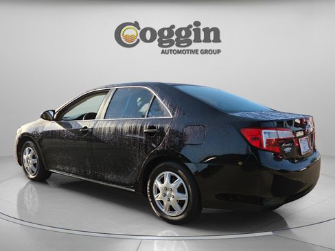 Used 2013 Toyota Camry LE image 3