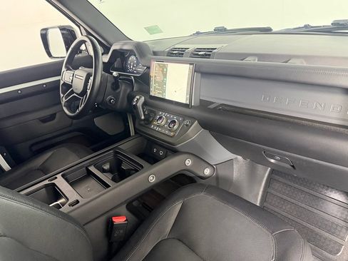 Used 2024 Land Rover Defender 130 X-Dynamic SE AWD/4WD image 15