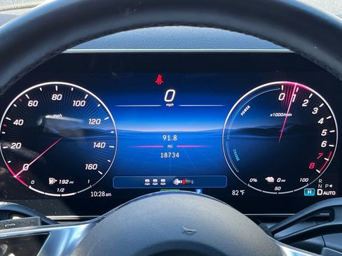 Used 2025 Mercedes-Benz GLC 350e 4MATIC image 7