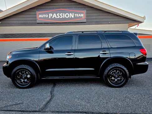 Used 2013 Toyota Sequoia Platinum image 2