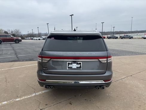 Used 2021 Lincoln Aviator AWD image 4