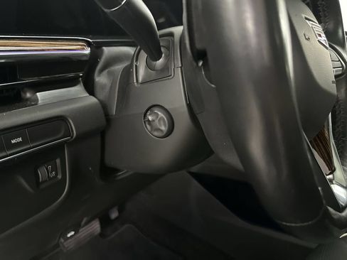 Used 2022 Cadillac Escalade Premium Luxury AWD/4WD image 17