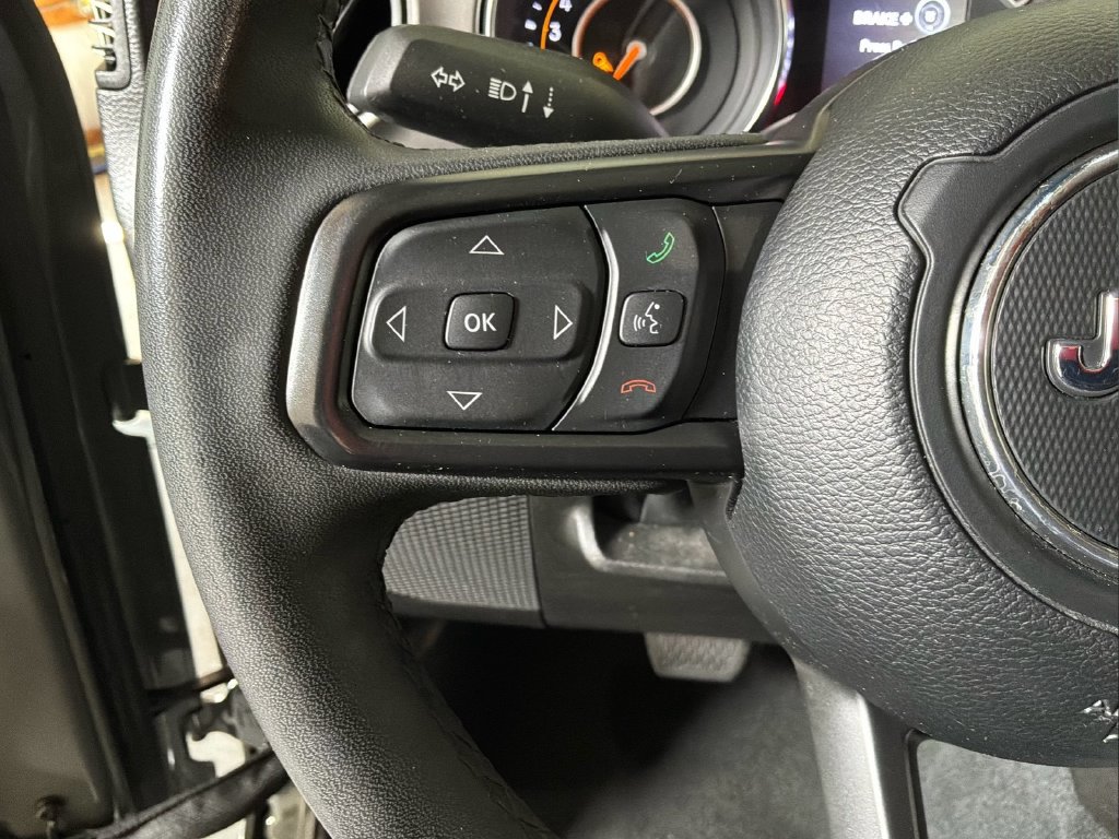 Certified 2023 Jeep Gladiator Sport AWD/4WD image 23