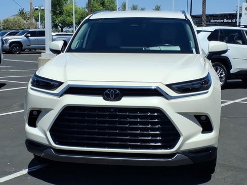 Used 2024 Toyota Grand Highlander FWD image 2