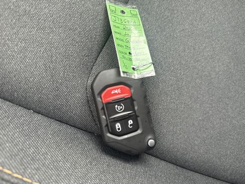 Used 2024 Jeep Gladiator Sport AWD/4WD image 30