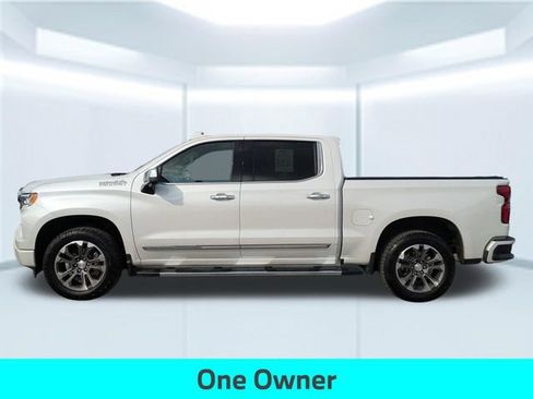 Used 2023 Chevrolet Silverado 1500 High Country w/ Technology Package AWD/4WD image 2