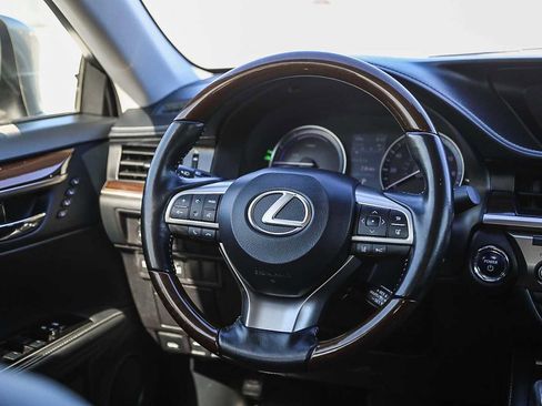 Used 2016 Lexus ES 300h w/ Ultra Luxury Package FWD image 15
