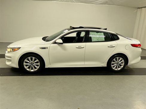 Used 2018 Kia Optima EX w/ Premium Package image 6