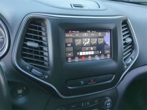 Used 2020 Jeep Cherokee Latitude Plus image 29