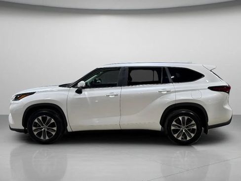 Used 2024 Toyota Highlander XLE AWD/4WD image 7