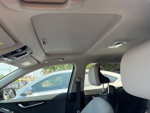 Certified 2025 Kia Niro EX Touring FWD image 8