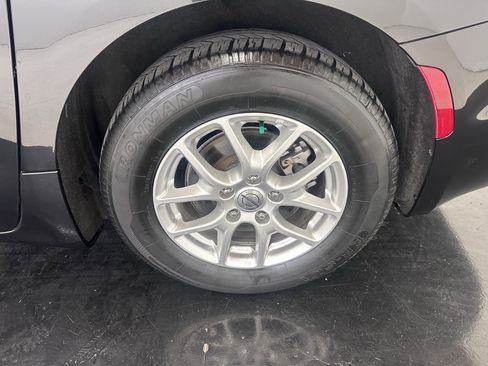 Used 2022 Chrysler Pacifica Touring-L image 21