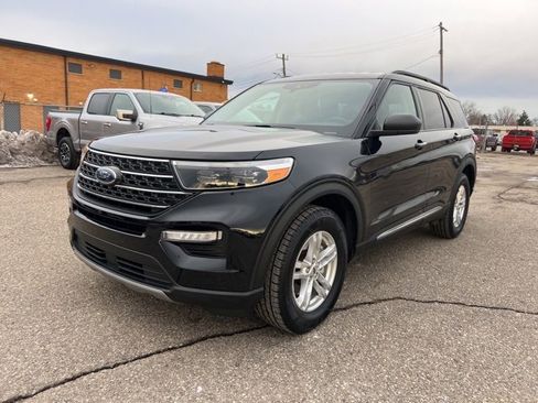 Certified 2022 Ford Explorer XLT w/ Equipment Group 202A image 28