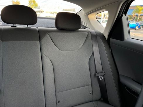 Used 2025 Kia K4 LXS image 38