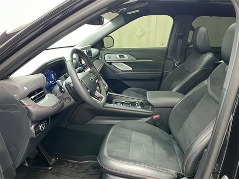 Used 2025 Ford Explorer ST image 5