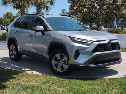 Used 2024 Toyota RAV4 LE AWD/4WD image 2