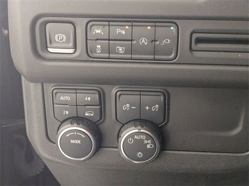 Used 2022 Chevrolet Tahoe LT w/ Luxury Package image 15