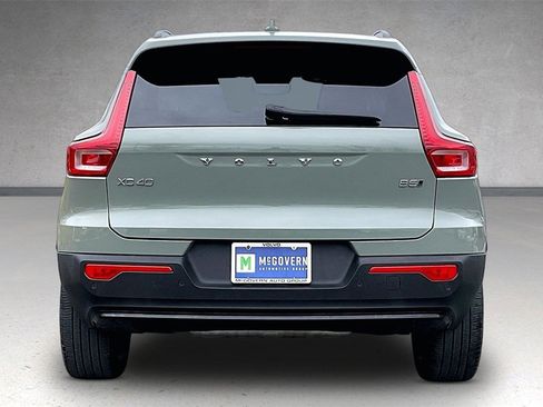 Certified 2024 Volvo XC40 B5 Plus w/ Climate Package image 5