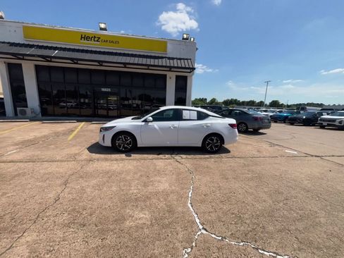 Used 2025 Nissan Sentra SV FWD image 15