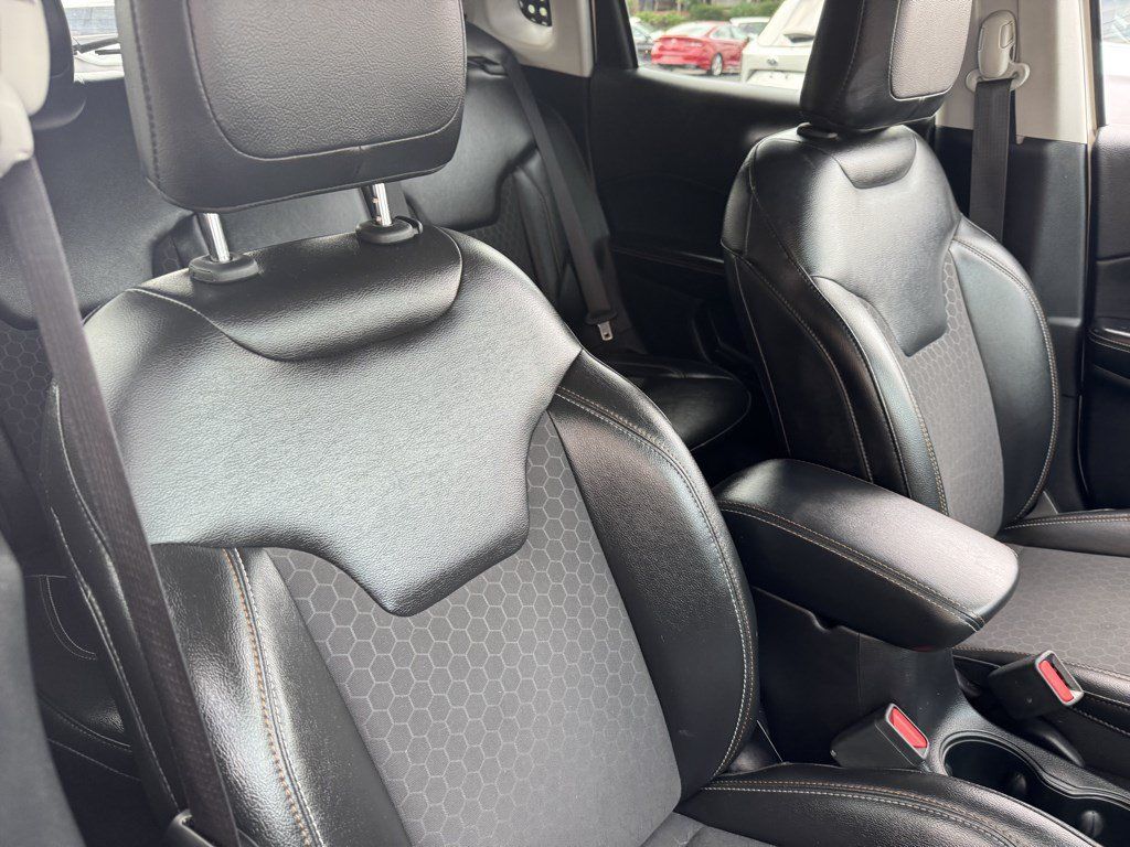 Used 2018 Jeep Compass Latitude w/ Popular Equipment Group AWD/4WD image 5