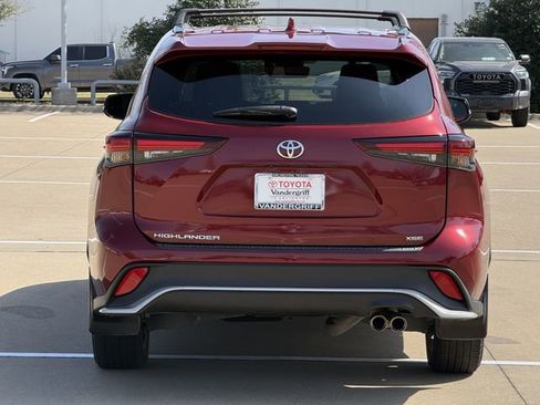 Used 2024 Toyota Highlander XSE image 5