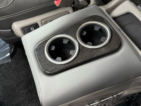 Used 2023 GMC Savana 2500 image 22