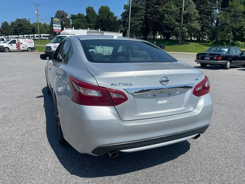 Used 2018 Nissan Altima 2.5 SV FWD image 9